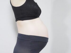 妊娠による反り腰のイメージ